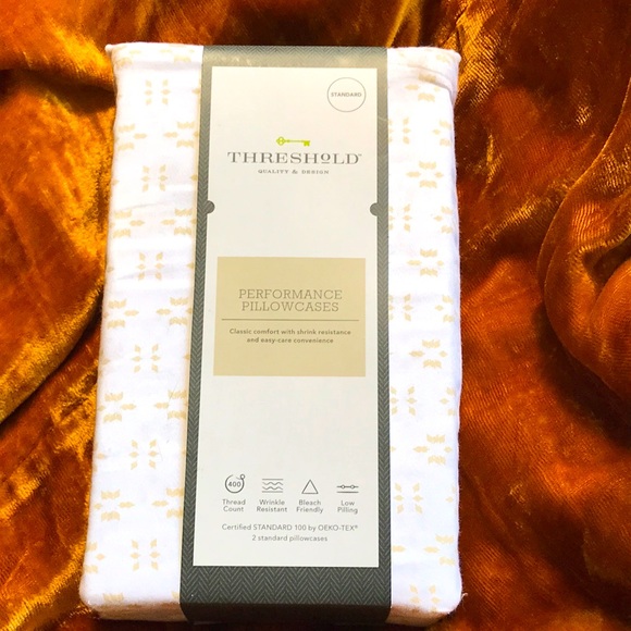 NWT. Threshold Performance Pillow Case (2). Standard